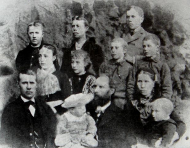Mynd:Gísli Stefánsson og fjölskylda.JPG