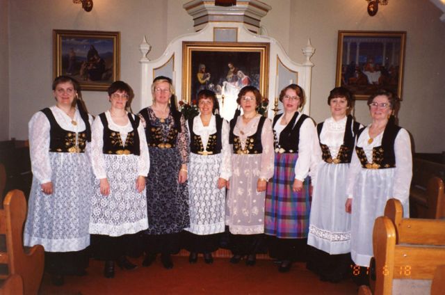 Mynd:Slenskur þjóðbúningur.JPG