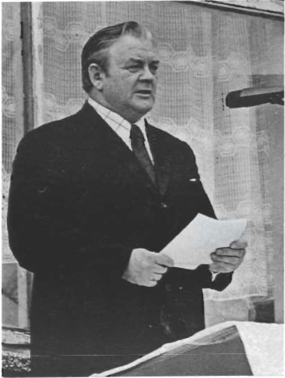 Mynd:Sigurgeir Ólafsson skipstjóri setur hátíðina. (Ljósm.- Sigurgeir).png