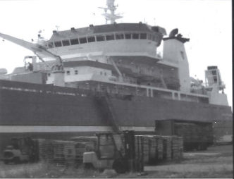 Mynd:Það er allt stórt um borð í Atlantic Dawn.png