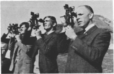 Mynd:Mælt með sextanti.png