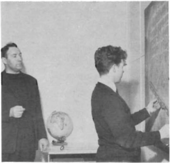 Mynd:Steingrímur Arnar kennir stærðfræði.png