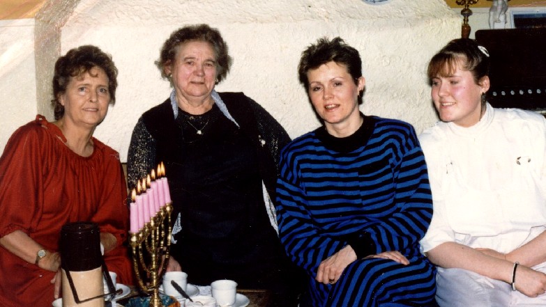 Mynd:Fjorir ættlidir.1.jpg