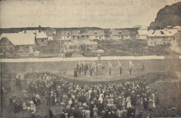 Mynd:Frá setningu Sjómannadagsins 1952.png