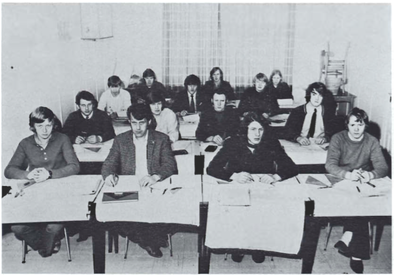 Mynd:Nemendur í I. bekk Stýrimannaskólans í Vestmannaeyjum veturinn 1971-1972.png