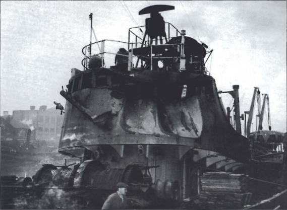 Mynd:Illa útleikinn brú á togaranum Thornellu eftir vetrartúr á Grænlandsmiðum.png