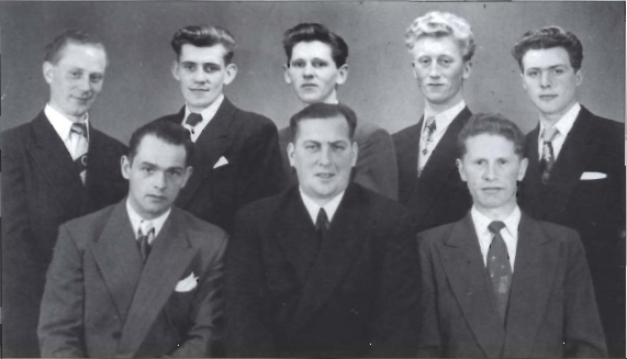 Mynd:Skipshöfnin á Guðrúnu VE.png