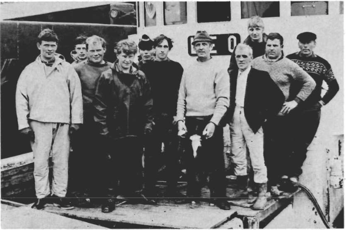 Mynd:Skipshöfnin á Leó.png