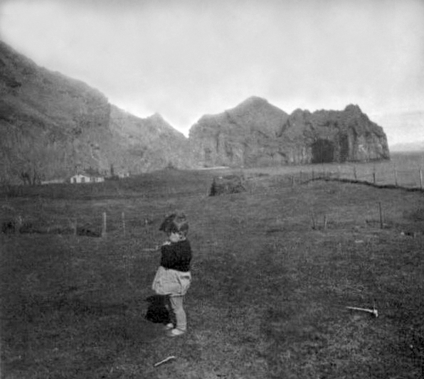 Mynd:Kirkjubaer tunin hulda i vatnsdal.jpg