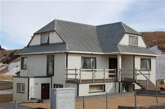 Mynd:Búastaðabraut 9.jpg