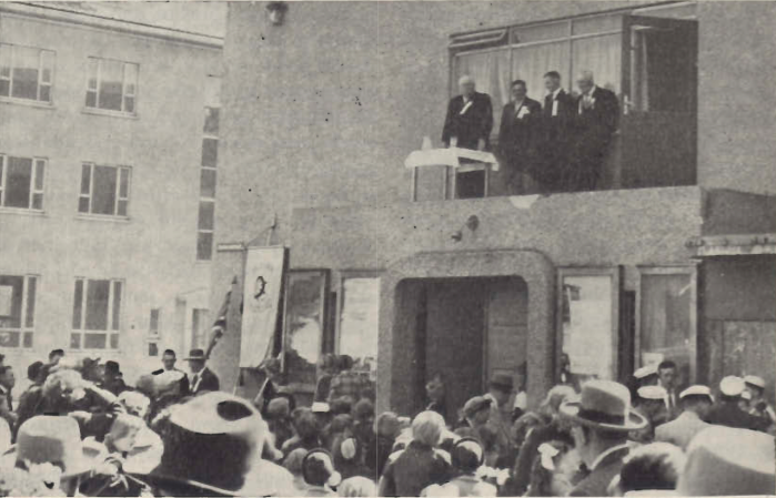 Mynd:Aldraðir sjómenn heiðraðir 1955.png