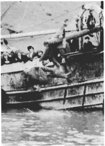 Mynd:Koddaslagur á Sjómannadaginn 1966.png