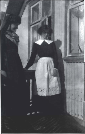 Mynd:Margrét Madsen tvítug stúlka frá Kaupmannahöfn.png