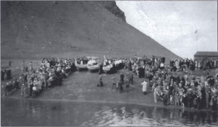 Mynd:Sérsmíðaðir kappróðrarbátar sjómannadagsráðs sjósettir.png