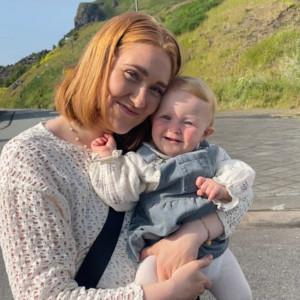 Mynd:Inga Johanna Bergsdottir og barn hennar..jpg