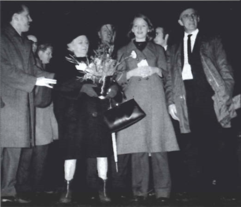 Mynd:Þórunni Sveinsdóttur gefið nafn.png