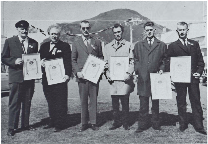 Mynd:Þeir voru heiðraðir á Sjómannadaginn 1971.png