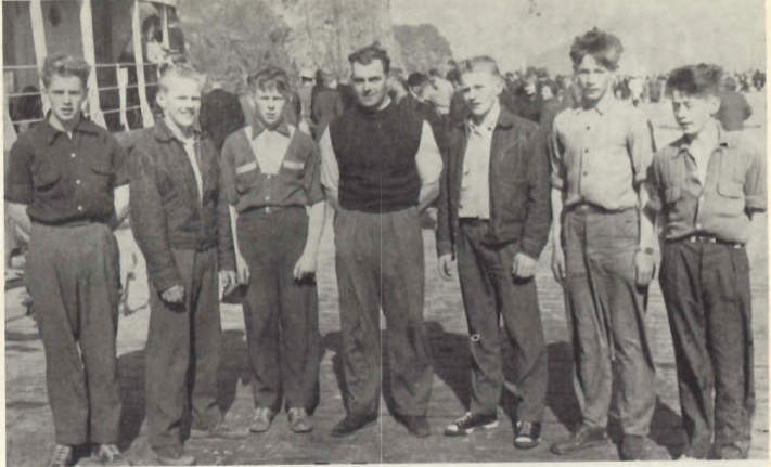 Mynd:Róðrarsveit unglinga, austurbær. Sigurvegarar 1955.png