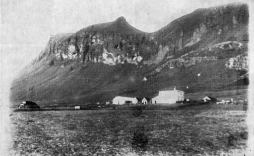 Mynd:Bærinn Reynir.jpg