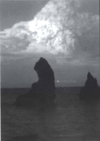 Mynd:Skipherranum er fleira til lista lagt en sjómennska og tónsmíðar eins og myndin af Heklugosinu í vetur sýnir.png