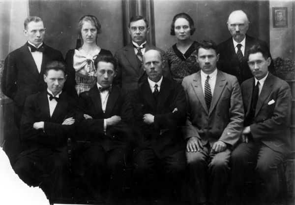 Mynd:Kennarar við barnaskólann.jpg