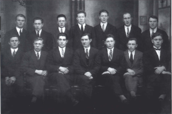 Mynd:Mynd af þátttakendum í skipstjóranámskeiði Fiskifélags Íslands 1930.png