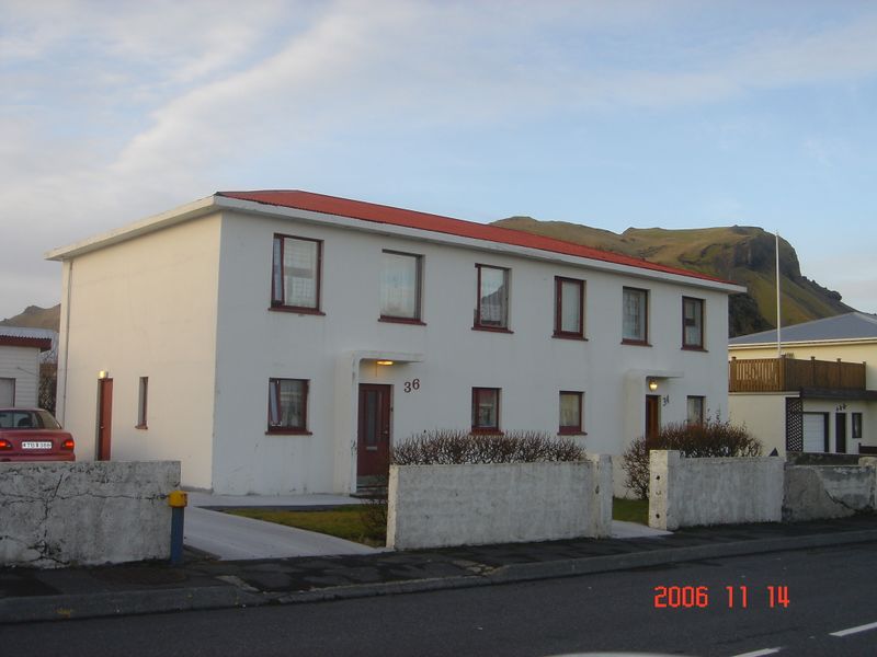 Mynd:Heiðarvegur 34-36.jpg