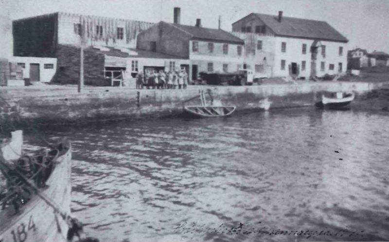 Mynd:Eilífðin, lengst til hægri sem Einar reisti SDBL. 1987.jpg