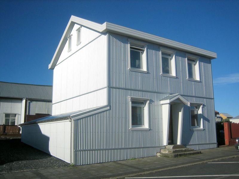 Mynd:Hásteinsvegur 15a.jpg