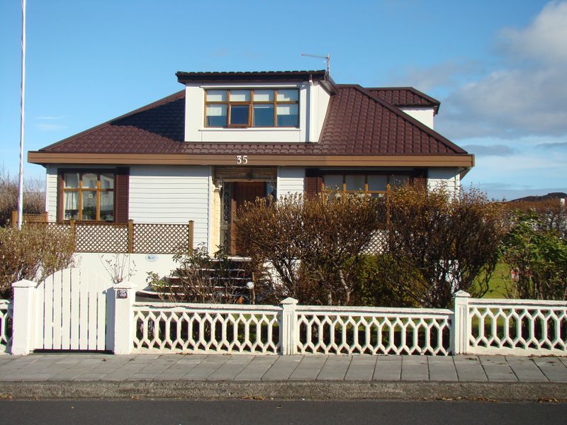 Mynd:Hólagata 35.jpg