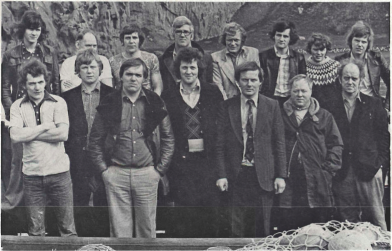 Mynd:Áhöfn skuttogarans Vestmannaey VE 54, vertíðina 1975.png