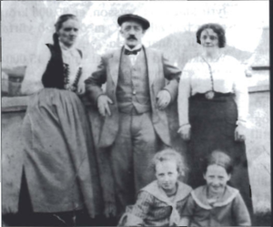 Reyndals- fjölskyldan.png