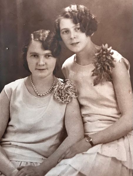 Mynd:Ásta og Guðrún frá Hlíð.jpg