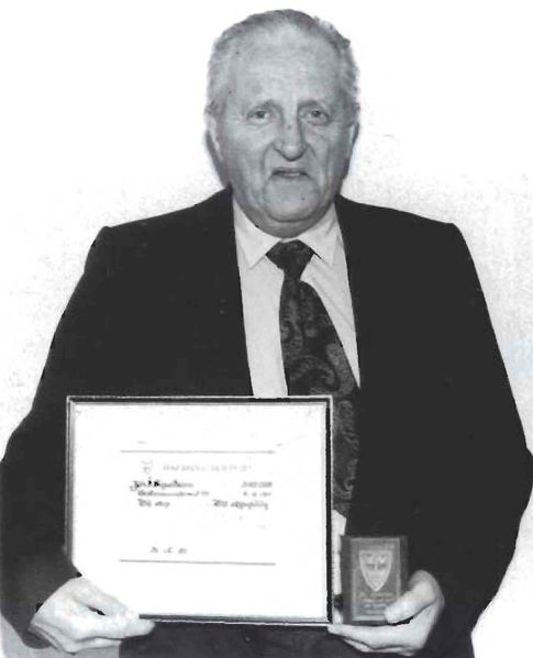 Mynd:Jón Í Sigurðsson lóðs SDBL. 1988.jpg