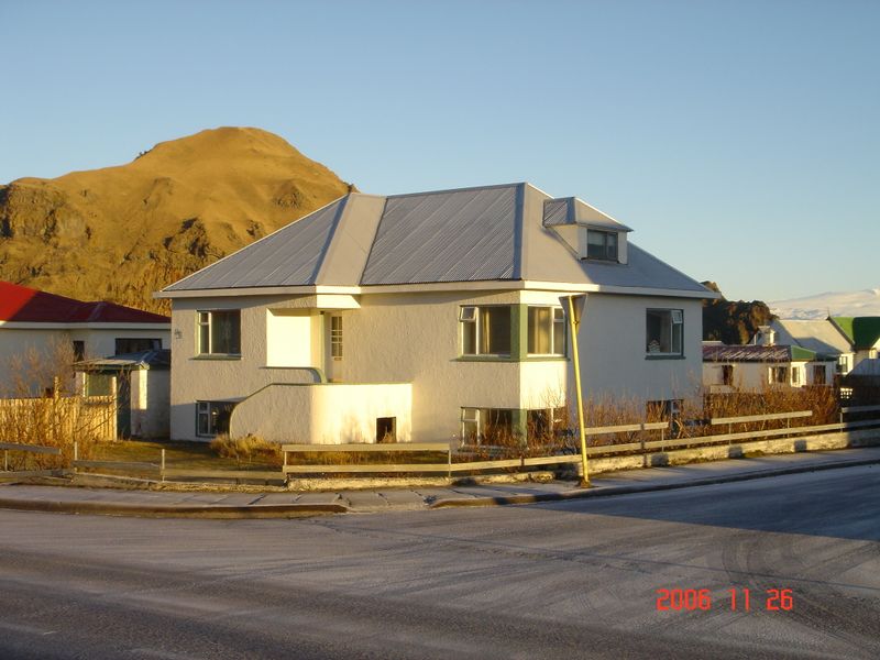 Mynd:Heiðarvegur 43a.jpg