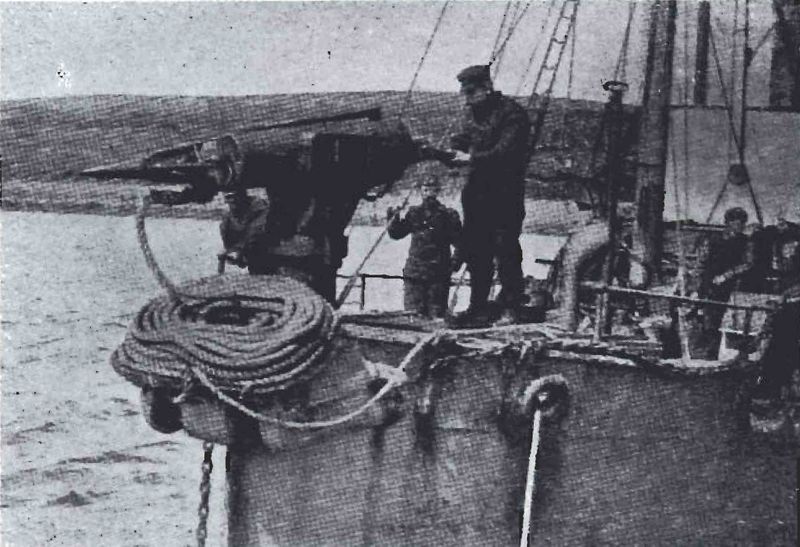 Mynd:Viðbúnir að skjóta Sdbl. 1991.jpg