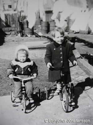 Steinunn og Ragga 2 Breidholti.jpg