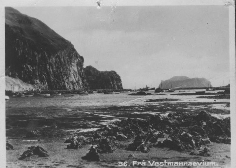 Mynd:Vestmannaeyjahöfn..jpg