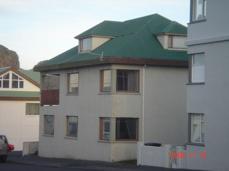 Mynd:Heiðarvegur 11.jpg