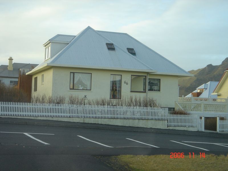 Mynd:Heiðarvegur 66.jpg