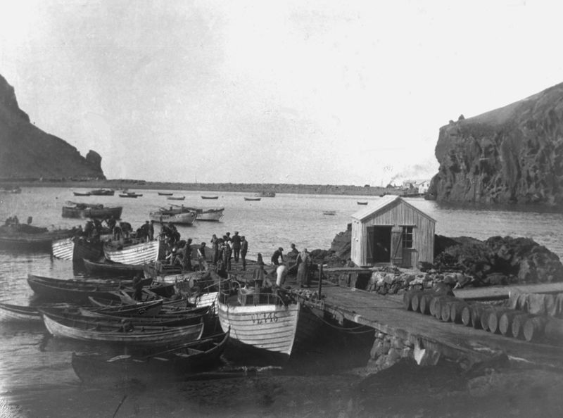 Mynd:EdinborgarbryggjanNausthama 1907-1911.jpg