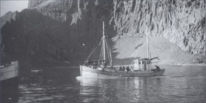 Mynd:Lagarfoss kemur úr netaróðri Sdbl. 2008.jpg