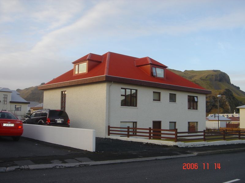 Mynd:Heiðarvegur 46.jpg