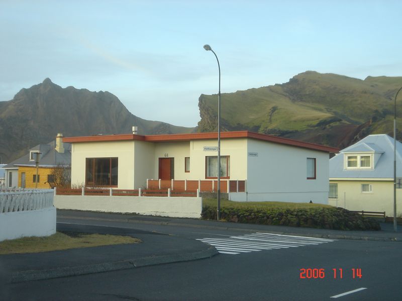 Mynd:Heiðarvegur 68.jpg
