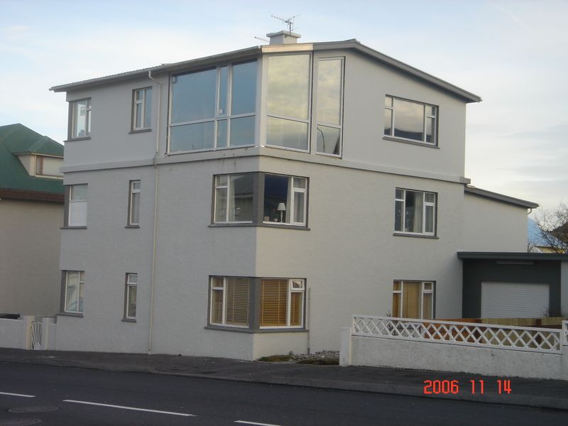 Mynd:Heiðarvegur 13.jpg