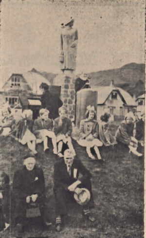 Frá guðþjónustu á Sjómannadaginn 1954.png
