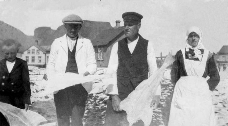 Mynd:Vatnsdalur folkid hogni saltfiskur.jpg