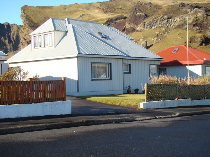 Mynd:Brimhólabraut 8.jpg