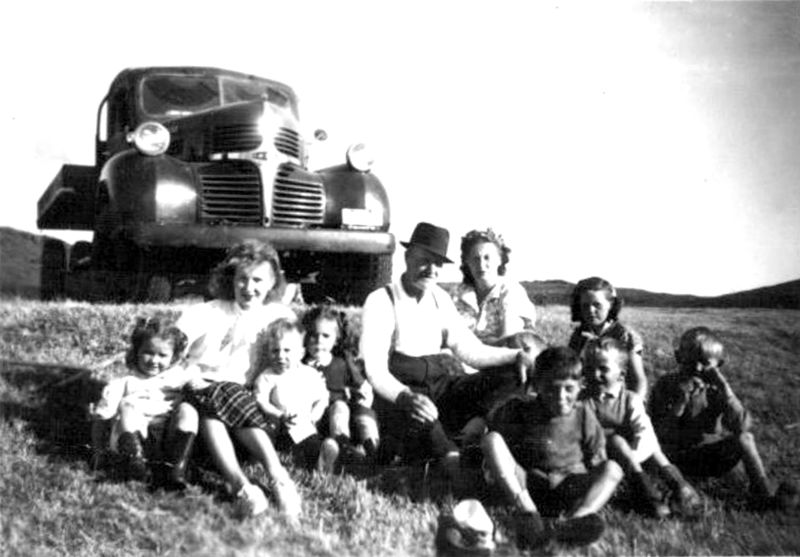 Mynd:Vatnsdalur folkid a godum degi.jpg