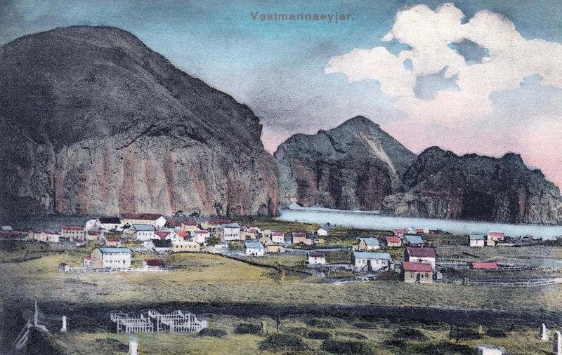 Mynd:Postkort eyjar gamalt.jpg